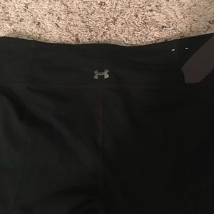 Under Armour yoga pants. M, excellent condition.